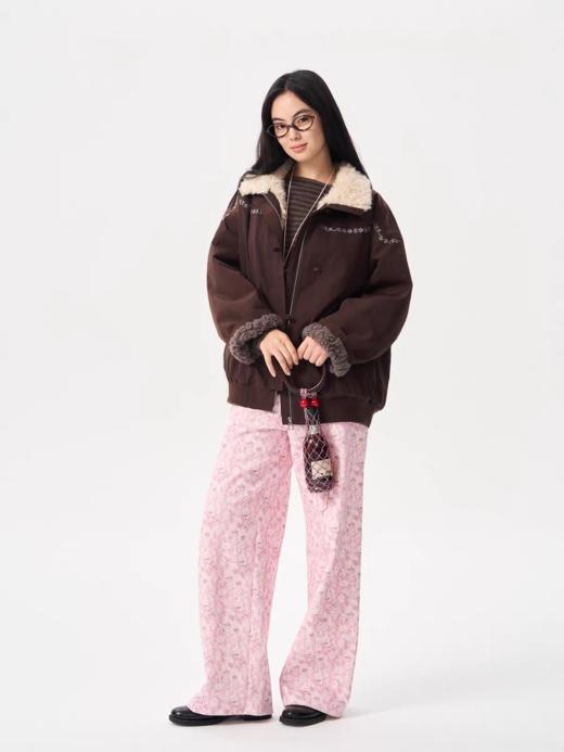 heris/H54107/蓬松羊羔毛内胆 花簇藤蔓刺绣 浆果紫立领花苞派克棉服 商品图3