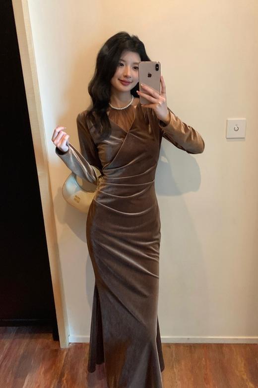 SIA SAYLOR 高级质感珍珠领收腰丝绒连衣裙 21628 商品图10