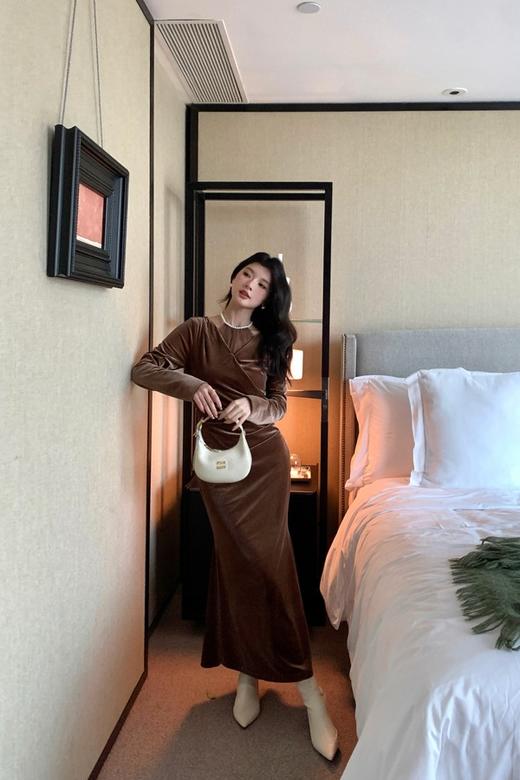 SIA SAYLOR 高级质感珍珠领收腰丝绒连衣裙 21628 商品图6