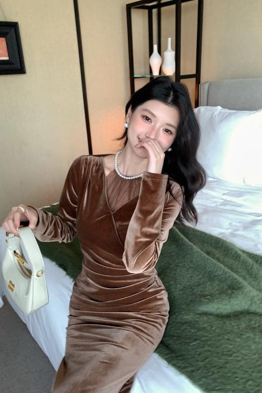 SIA SAYLOR 高级质感珍珠领收腰丝绒连衣裙 21628 商品图8