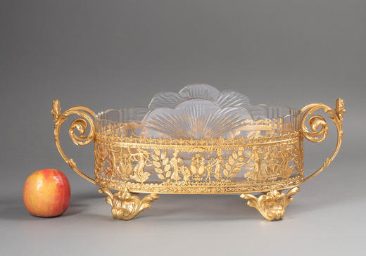 独角鹿西洋古董19世纪法国出品女神齐舞主题铜鎏金精雕装饰花瓣形水晶内里卷叶纹双耳花果樽 商品图1