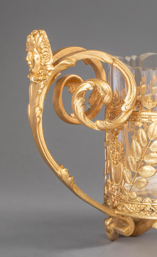 独角鹿西洋古董19世纪法国出品女神齐舞主题铜鎏金精雕装饰花瓣形水晶内里卷叶纹双耳花果樽 商品图5
