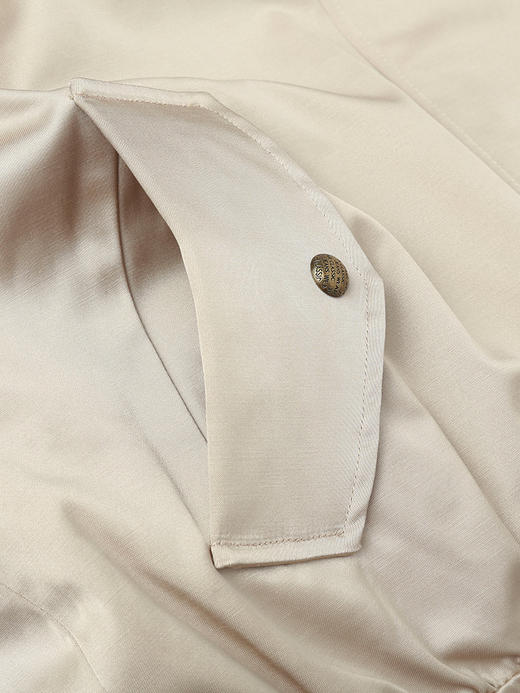 2025 冬季新款米杏色羊羔毛领羽绒服 短款宽松工装风外套 金属扣装饰保暖面包服 商品图4