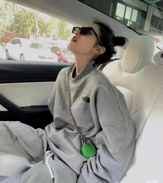 D111915韩系穿搭软糯舒适透气柔软加绒卫衣 商品图5