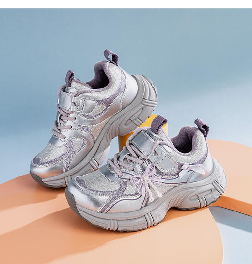 【英氏YeeHo0童鞋冬季魔术贴甜酷运动鞋YHFEL2542302】英氏运动鞋的设计紧跟潮流，如冬季加绒款采用独特的设计线条，流畅又动感，还有撞色拼接等设计，能轻松打造出潮娃造型。 商品图1