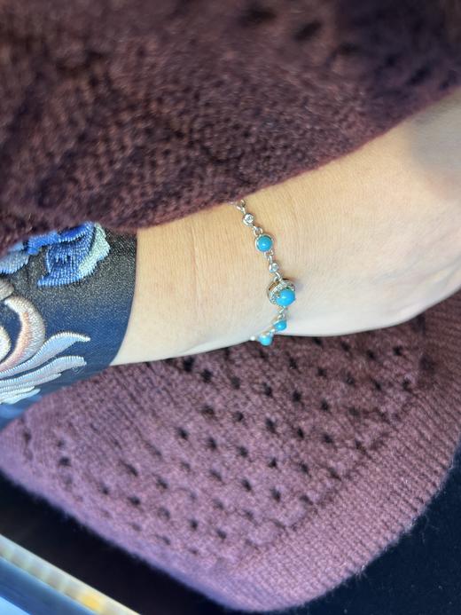 15天发货，需开证书【绿松专场】戒指、耳饰、项链、吊坠，有素料款，也有铁线款！受里面铜和铁含量影响，天蓝色、湖蓝色、绿色，色彩丰富~天然宝石几乎都有瑕疵，有点铁线、白点都是正常的，这也是它的独特之美 商品图6