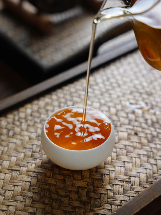 【不足10饼！！】鼎级老生茶【二十年陈老班章】2005年真年份·20年陈老班章！ 轰动整个茶界，一定定好闹钟准时开抢 错过一定会拍大腿的重磅产品200克/饼，5饼/提送1饼 商品图6