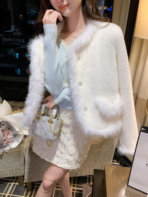 张心子【心动甜心】V领厚实保暖针织衫上衣  U2511087 商品图7