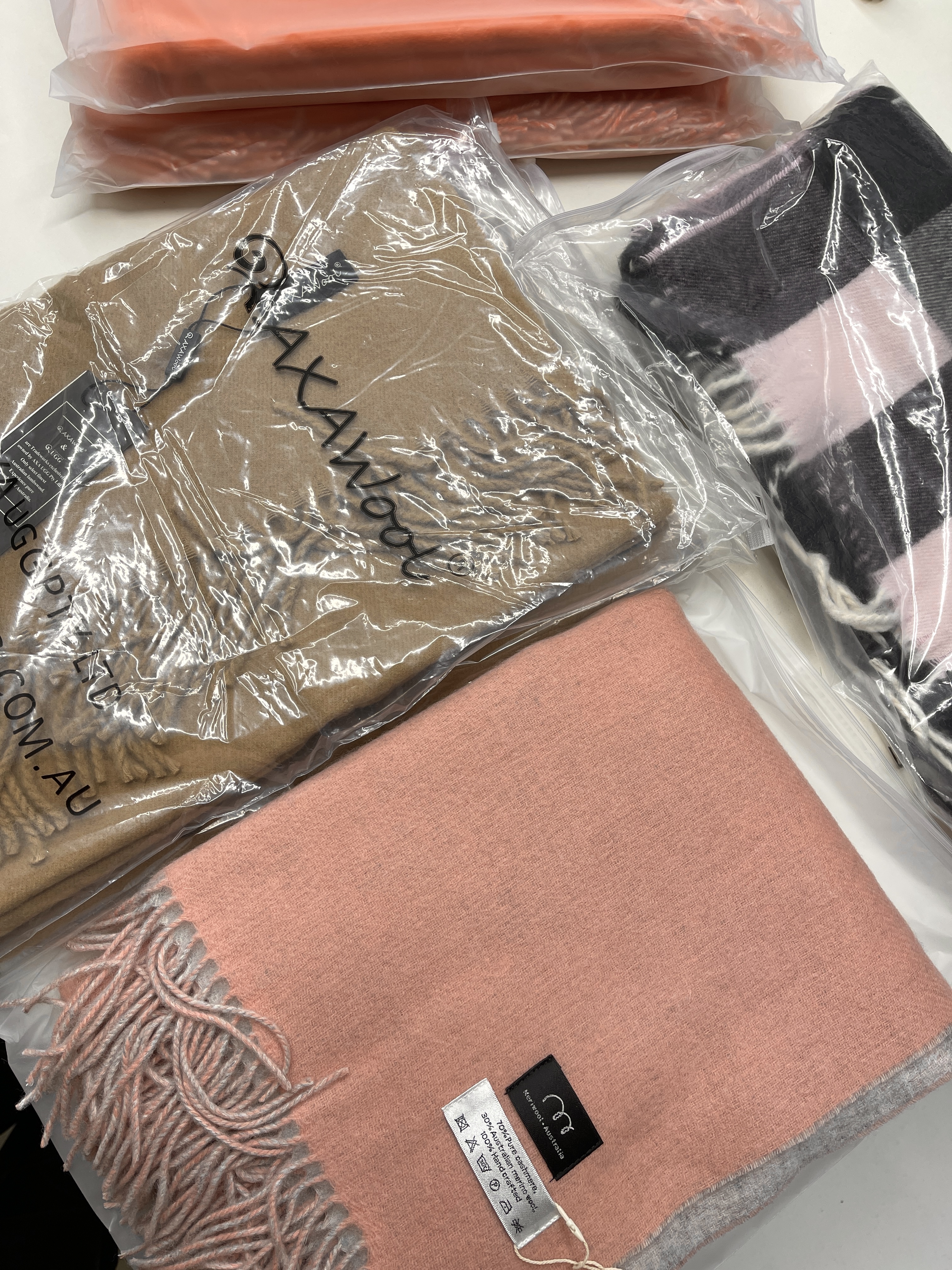 白菜价❗️抢羊绒羊毛围巾！老客福利！OZLANA真皮真毛豆豆鞋/雪地靴正品！大牌包包白菜清仓！看好详情页实拍！拍下不退不换！血亏甩卖！品质都很好！都只有1个库存！抢到赚到喽！