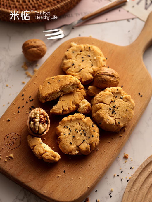 🍪🍪米惦核桃酥大颗核桃仁，每一口都是儿时的味道！ ✅ 添加≥2.5%的新疆核桃仁，清甜不涩口 ✅ 绵白糖代替白砂糖，入口绵密细腻 ✅ 轻烘慢焙 商品图4