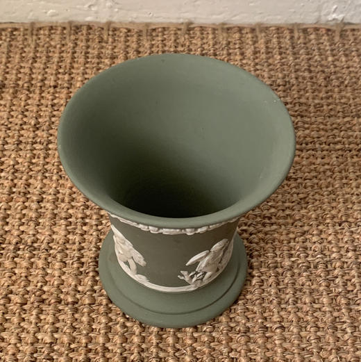 英国Wedgwood Jasperware宽口花瓶/笔筒 碧绿 商品图2