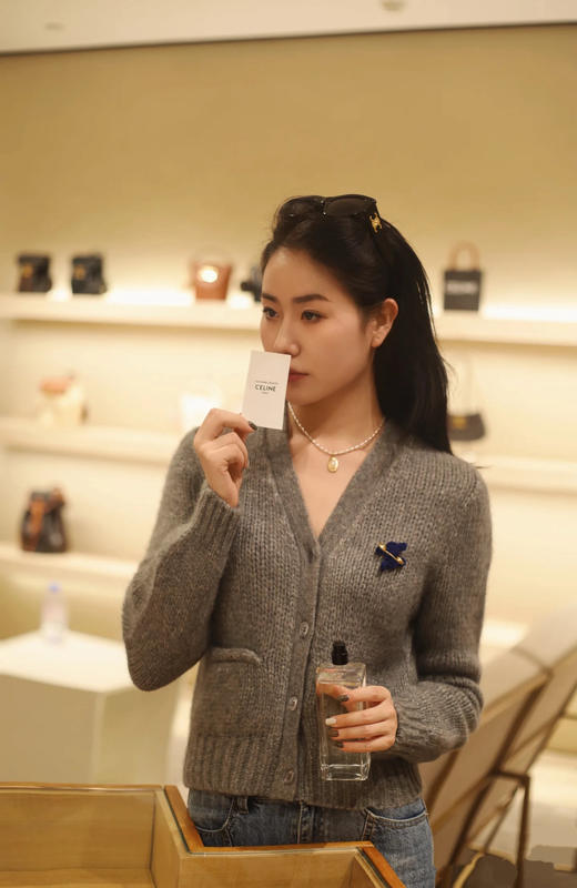 赛琳 25秋冬新款 别针装饰V领开衫(TM) 商品图0