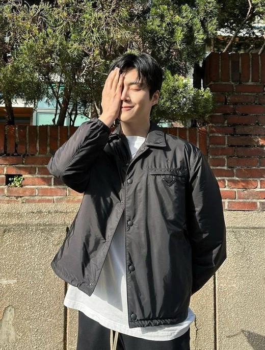 普拉达 25FW三角标再生尼龙夹克（DY） 商品图3