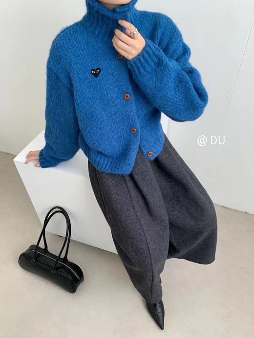 D112037松弛感毛茸茸爱心刺绣高领针织开衫 商品图2