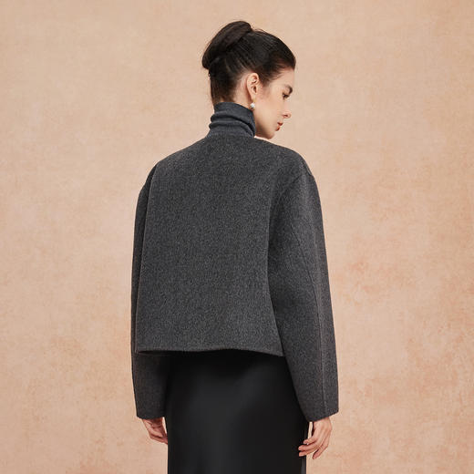 QH936斯尔丽25新款含羊绒含桑蚕丝复古小香风别致圆领小个子双面呢大衣 商品图10