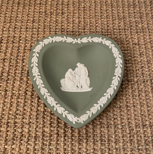 英国Wedgwood Jasperware浮雕陶瓷扑克系列首饰盘 鼠尾草绿 商品图5