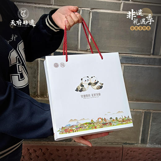 #非遗礼遇季#【蜀锦框画系列】老伙记非遗蜀锦摆件 刺绣工艺品四川纪念品 客厅书房装饰金属边框挂件 中国风特色礼物节日礼品 清仓活动售完即止 商品图6