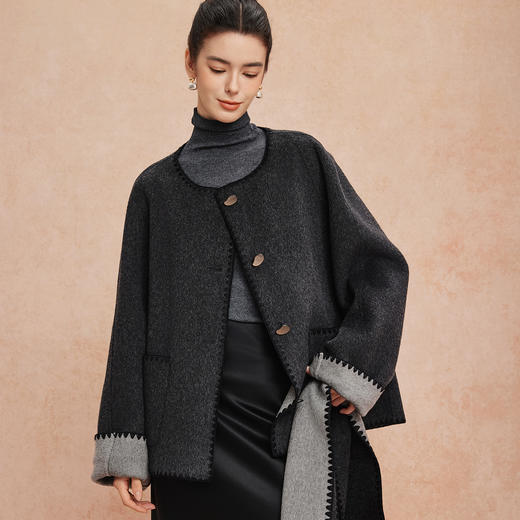 QH935斯尔丽25秋冬新款含羊绒围巾款手工包针绣时尚小个子双面呢大衣 商品图10