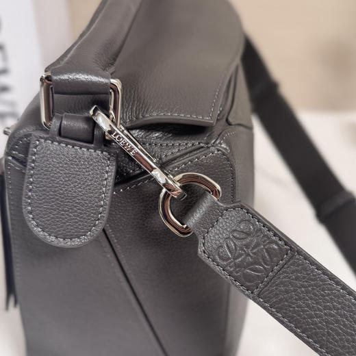 秋冬特惠💰1500 原单罗意威 LO℮w℮ 新尺寸 大号柔软鹿皮Puzzle 手袋052446 商品图5