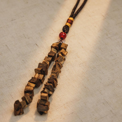 无满赠【沉香】棋楠吊坠【车挂】6g会呼吸的风景一路香伴告别路怒异味 商品图0