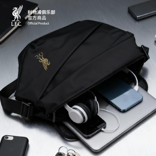 【官方正版】利物浦俱乐部 | 黑金腰包便携通勤斜跨背包球迷 商品图4