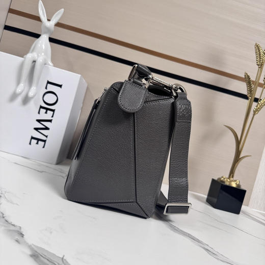 秋冬特惠💰1500 原单罗意威 LO℮w℮ 新尺寸 大号柔软鹿皮Puzzle 手袋052446 商品图1