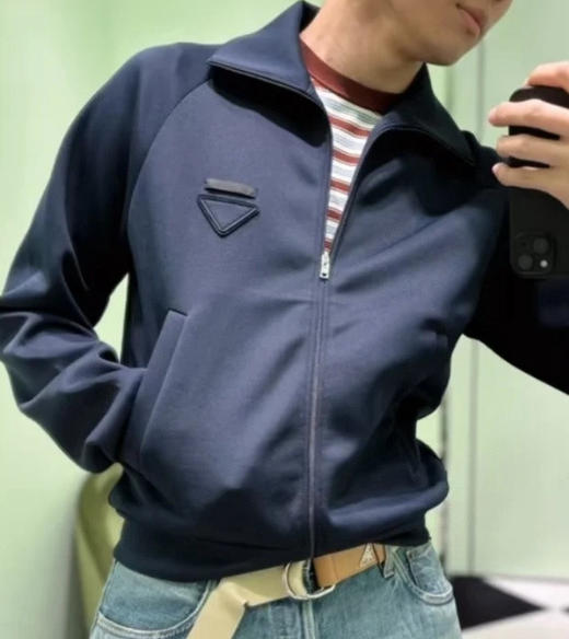 普拉达 25FW三角标立领拉链修身外套（DY） 商品图4