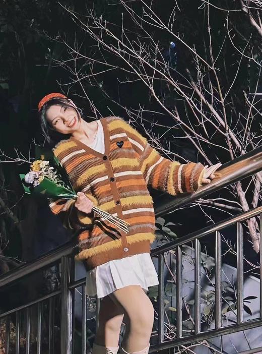 D112036日式复古V领条纹柔软舒适针织毛衣外套 商品图4