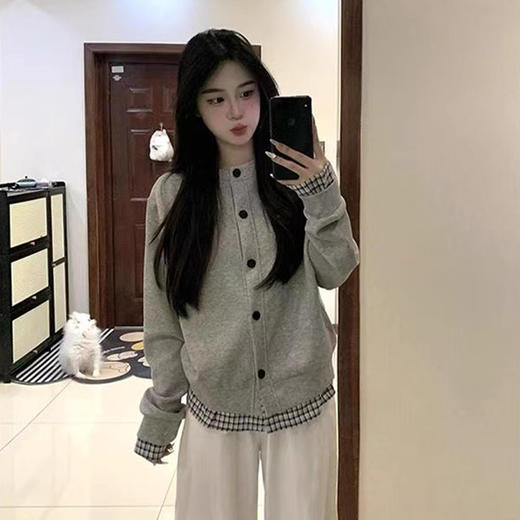 西遇假两件格子拼接毛衣外套女冬新款学院风圆领灰色针织开衫SS051855 商品图1