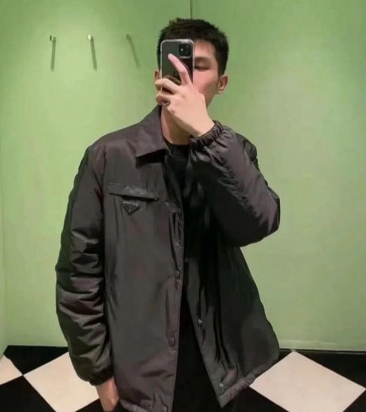 普拉达 25FW三角标再生尼龙夹克（DY） 商品图1