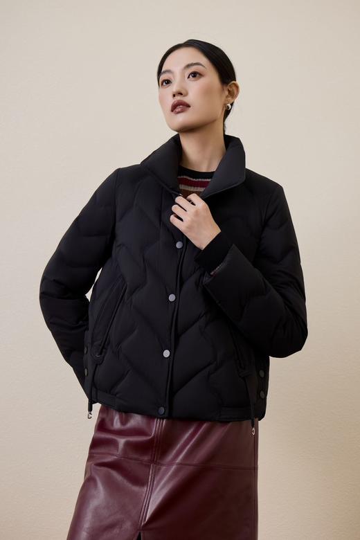 伯妮斯茵 | 简约通勤 短款立领白鸭绒羽绒服 波浪绗缝工艺 轻盈保暖 日常通勤款  SZ6R20 漆黑色 商品图1