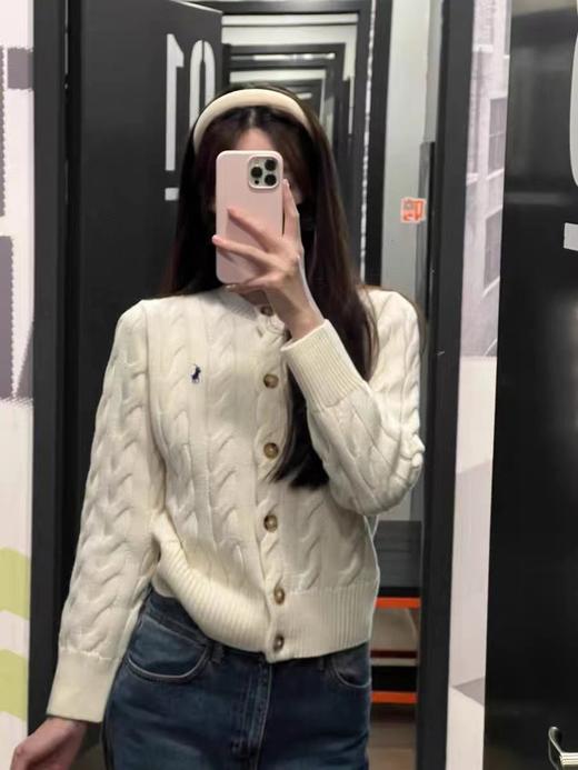 点此购买 拉夫秋冬季女士战马刺绣麻花针织毛衣开衫 mp 336075 商品图4