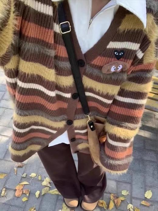 D112036日式复古V领条纹柔软舒适针织毛衣外套 商品图5