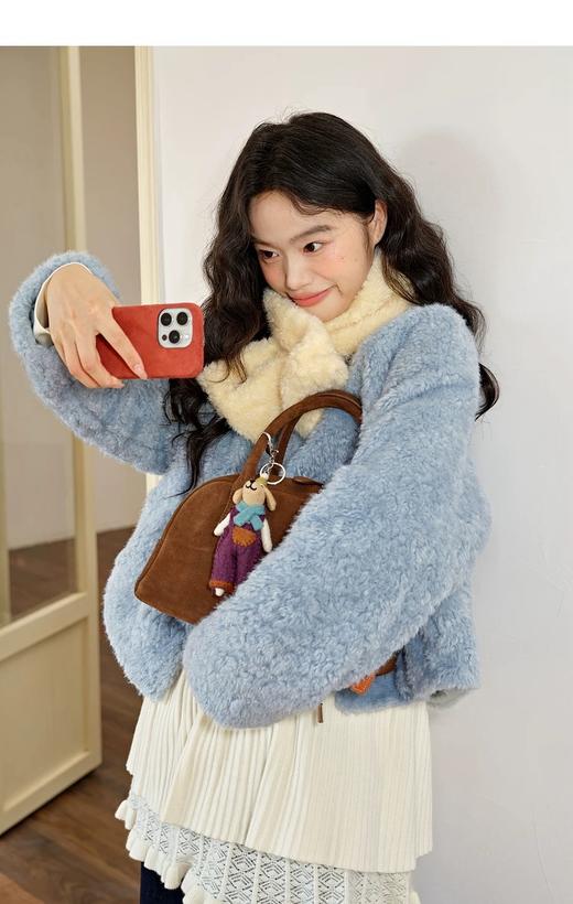 D112054浅黄色带围巾毛毛外套夹棉短款25秋冬季新款女装蓝色长袖上衣 商品图9