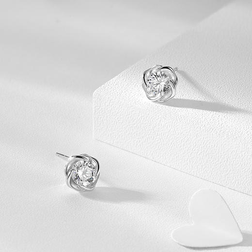卡蒂罗KADER 流光四叶草耳钉  925银璀璨闪耀轻奢小众高颜值幸运四叶草养耳洞耳饰 唯美浪漫甜蜜饰爱 商品图8