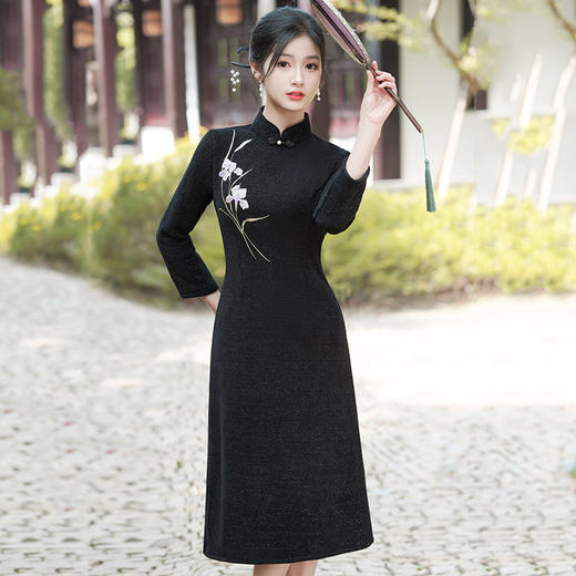 刺绣紫色妈妈装加绒加厚冬装改良旗袍	 SC18043 商品图2