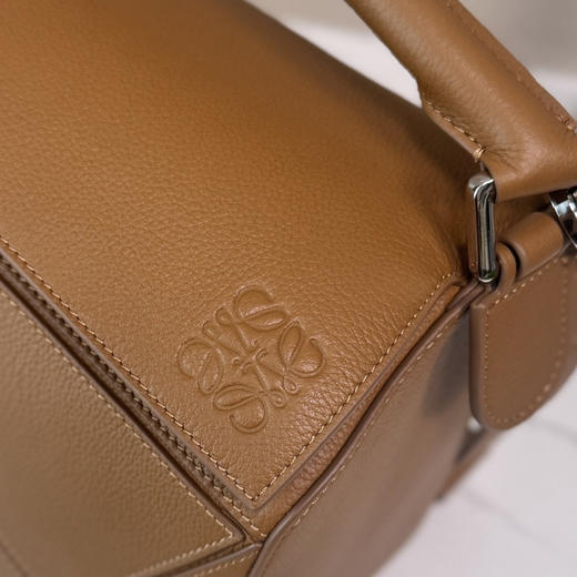 秋冬特惠💰1500 原单罗意威 LO℮w℮ 新尺寸 大号柔软鹿皮Puzzle 手袋052446 商品图4