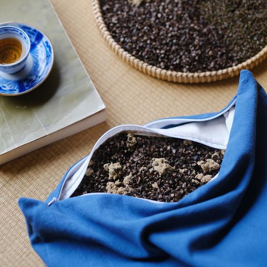 荞麦壳艾绒决明子养生方枕  亲肤透气面料 肩颈舒缓枕 商品图2