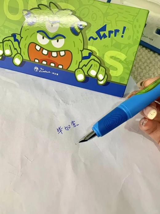 毕加索小怪兽钢笔 | 轻量人体工学设计、矫正握姿、书写更轻松、搭配非碳素墨囊、即插即用、流畅不堵笔、创意外观+实用功能、练字&记笔记 一‘笔’搞定！ 商品图4
