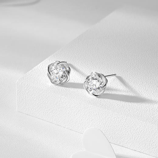 卡蒂罗KADER 流光四叶草耳钉  925银璀璨闪耀轻奢小众高颜值幸运四叶草养耳洞耳饰 唯美浪漫甜蜜饰爱 商品图5