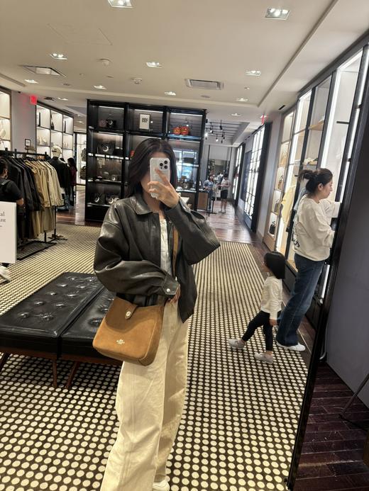 到手价1899元 Coach新品Hadley 腋下斜挎包，洋气翻毛皮棕色真的有气质 尺寸25x24x8cm 美国代购，无中文标签，介意慎拍 商品图8