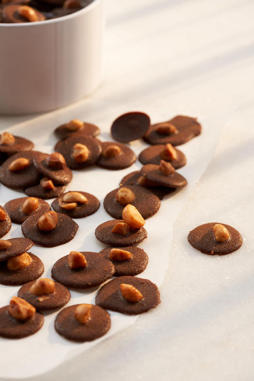 【预售 3天发货】AKAK艾伦的厨房 米其林厨师 手工现做法式经典面包片零食/坚果脆脆礼盒装 商品图12