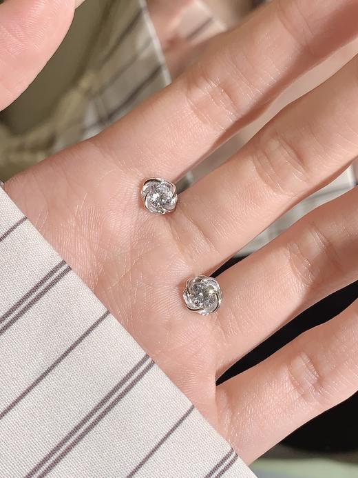 卡蒂罗KADER 流光四叶草耳钉  925银璀璨闪耀轻奢小众高颜值幸运四叶草养耳洞耳饰 唯美浪漫甜蜜饰爱 商品图2