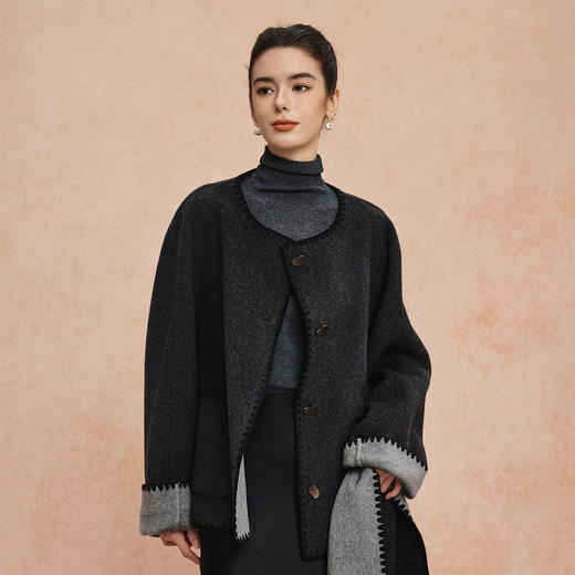 QH935斯尔丽25秋冬新款含羊绒围巾款手工包针绣时尚小个子双面呢大衣 商品图8