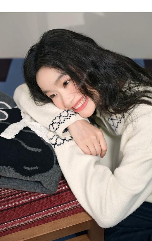 D112057杏色polo领刺绣毛衣女2025秋冬季新款气质软糯显瘦针织衫短款 商品图11