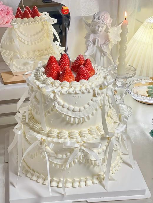【周年庆精选】复古丝带草莓双层蛋糕 商品图0