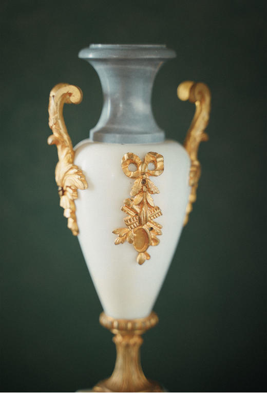 【已售】独角鹿西洋古董1890年代法国出品新古典主义风格铜鎏金镶嵌白色大理石壁炉座钟套件 商品图5