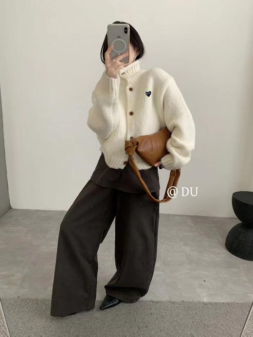 D112037松弛感毛茸茸爱心刺绣高领针织开衫 商品图6