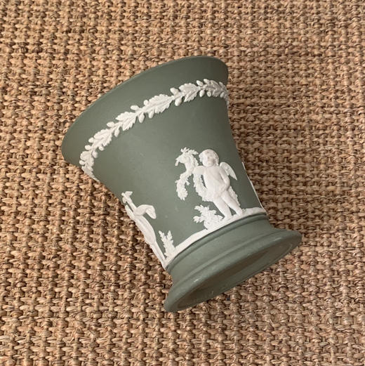 英国Wedgwood Jasperware宽口花瓶/笔筒 碧绿 商品图0