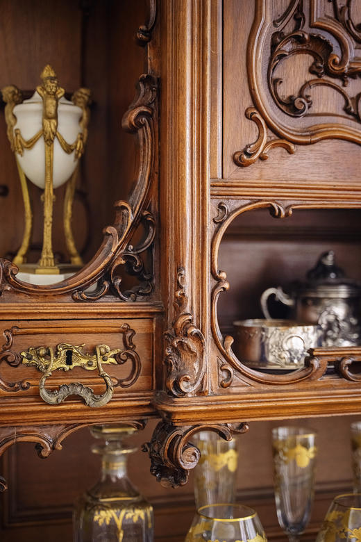 独角鹿西洋古董1890年代法国出品路易十五风格花卉卷叶纹胡桃木精雕装饰大理石台面大型边柜 商品图9